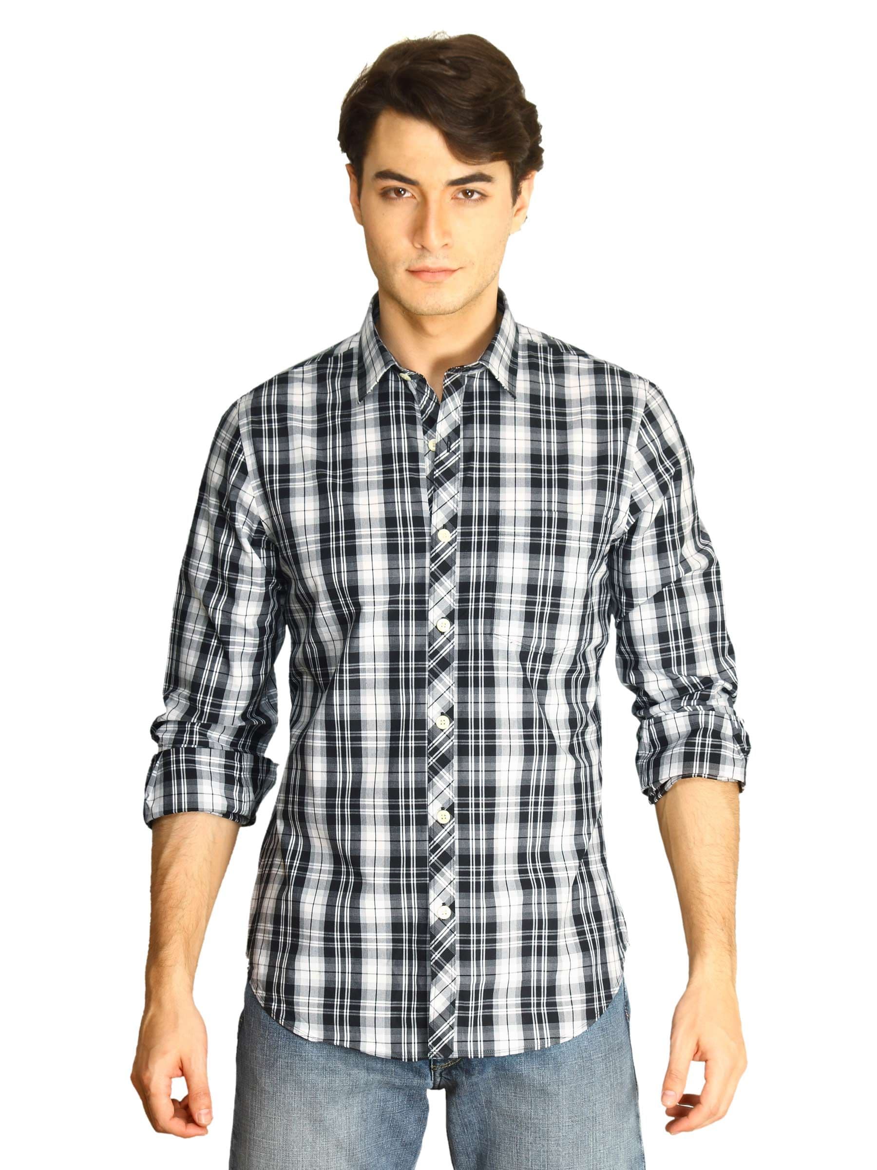 Scullers Men Black Check Shirt